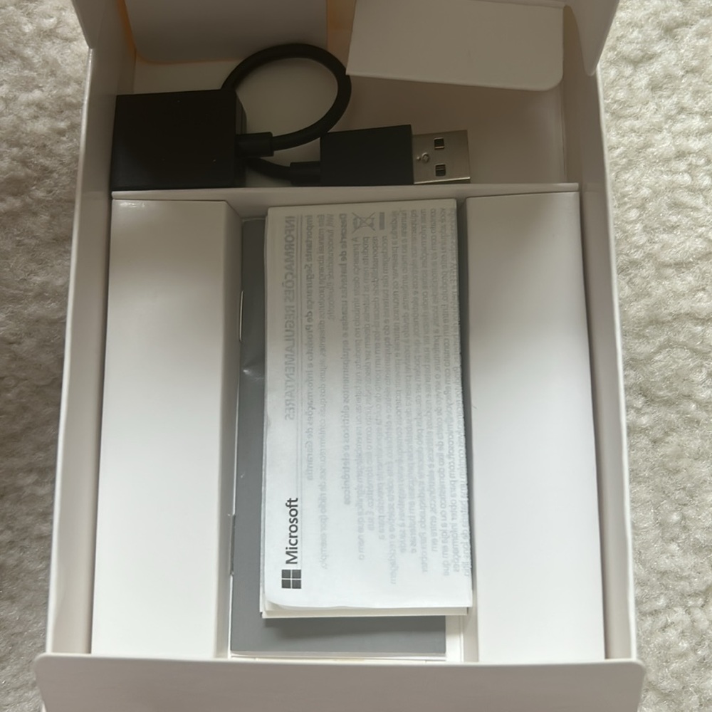 Microsoft Wireless Display Adapter - Picture 6 of 12